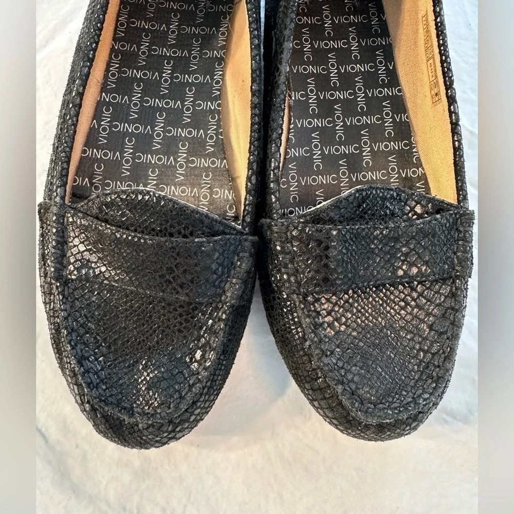 Vionic Black Embossed Croc Metallic Loafers Size 7.5
